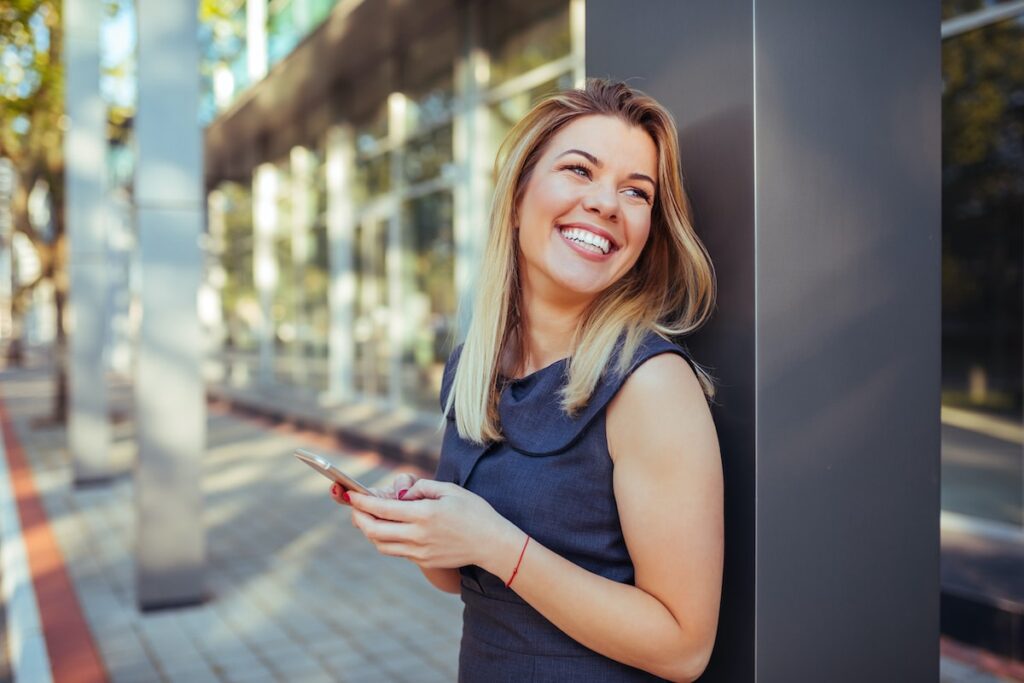 happy and smiling woman 38NCAAT happy and smiling woman 38NCAAT