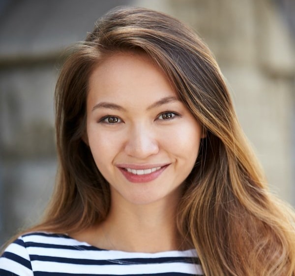 1739910076 outdoor portrait of attractive young woman smiling PJYXZ75 1 1739910076 outdoor portrait of attractive young woman smiling PJYXZ75 1